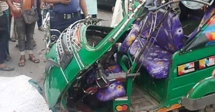 ফেনীতে বাসের ধাক্কায় অটোরিকশার দুই যাত্রী নিহত