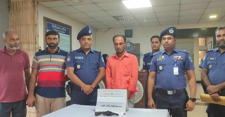 লক্ষ্মীপুরে হত্যা মামলার আসামি রিভলবারসহ গ্রেপ্তার