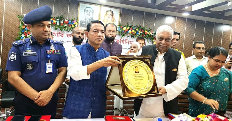 বিএনপির হুংকার-সন্ত্রাস মানুষ পছন্দ করে না : লক্ষ্মীপুরে স্বরাষ্ট্রমন্ত্রী