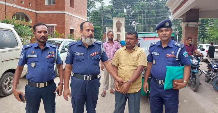 রামগঞ্জে বীমার টাকা জমা দিতে গিয়ে কর্মীর হাতে নারী গ্রাহক খুন