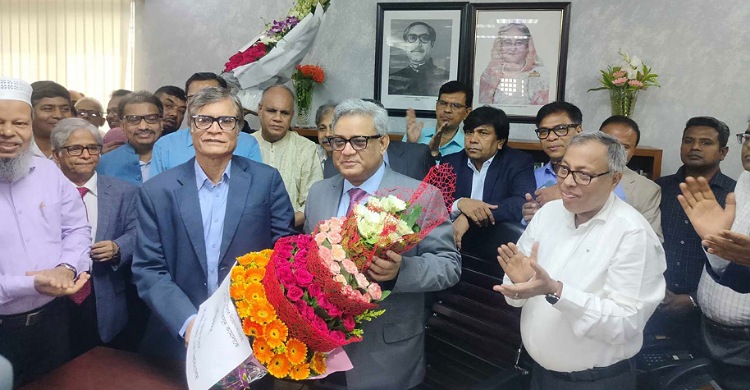ঢাবিতে নতুন দায়িত্ব নিলেন মাকসুদ কামাল