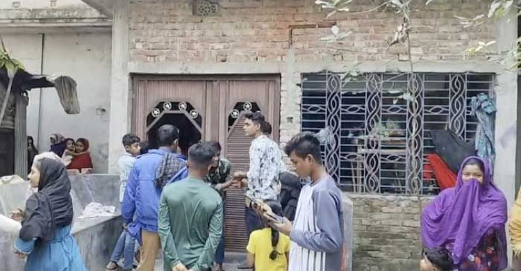 রামগঞ্জে গৃহবধূর ঝুলন্ত মরদেহ উদ্ধার