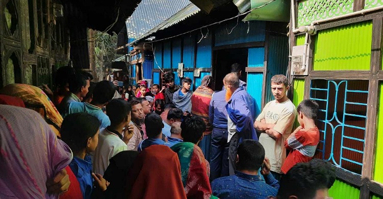 রামগঞ্জে সপ্তম শ্রেণির ছাত্রীর ঝুলন্ত লাশ উদ্ধার