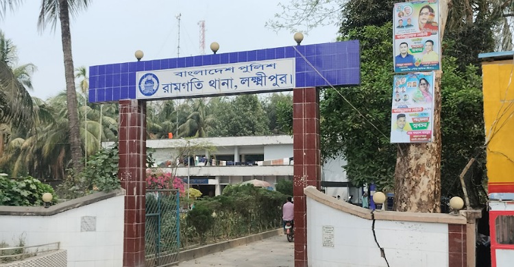 রামগতিতে একই পরিবারের ৩ জনকে কুপিয়ে হত্যা