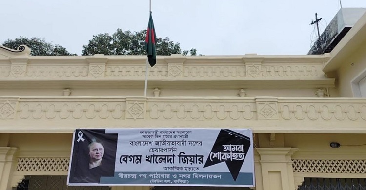 স্বজন হারানোর বেদনায় নিঃশব্দ কুমিল্লা