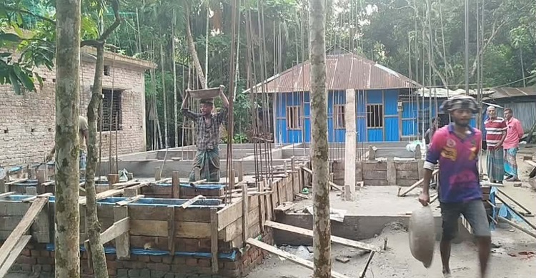 লক্ষ্মীপুরে আদালতের নির্দেশনা অমান্য করে নির্মাণ কাজের অভিযোগ